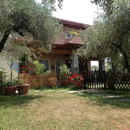 Bed and Breakfast Gardasee With Pool